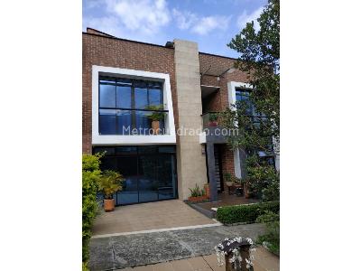 Casa de 5 alcobas en venta en Sabaneta Cortijo, Medellín, 150 m² · foto 2 de 14