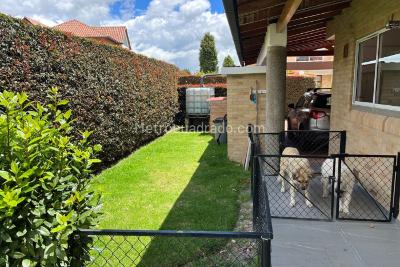 Casa de 4 alcobas en venta en Vereda La Balsa, Chía, 253 m² · foto 18 de 20