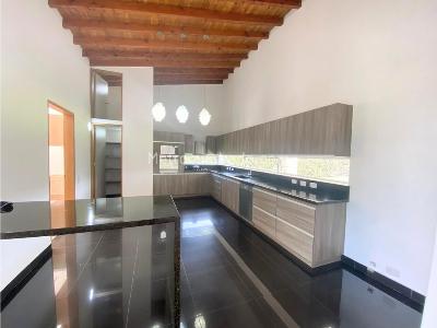 Casa de 4 alcobas en venta en Rionegro Llanogrande, Rionegro, 350 m² · foto 8 de 20