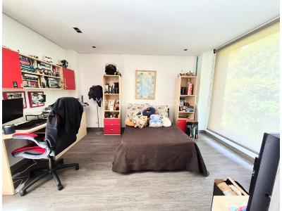 Casa de 4 alcobas en venta en Poblado / Envigado, Medellín, 1547 m² · foto 12 de 20