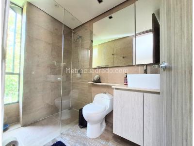 Casa de 4 alcobas en venta en Poblado / Envigado, Medellín, 1547 m² · foto 13 de 20