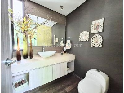 Casa de 4 alcobas en venta en Poblado / Envigado, Medellín, 1547 m² · foto 16 de 20