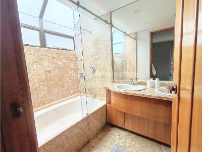 Apartamento de 4 alcobas en venta en Poblado Astorga, Medellín, 249 m² · foto 9 de 17