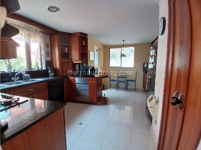 Casa de 3 alcobas en venta en Poblado La Calera, Medellín, 500 m² · foto 7 de 20