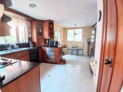 Casa de 3 alcobas en venta en Poblado La Calera, Medellín, 500 m² · foto 16 de 20