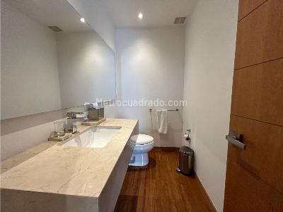 Apartamento en venta en El Poblado El Tesoro, Medellín · foto 15 de 20