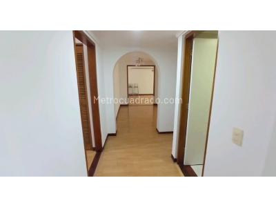 Apartamento de 4 alcobas en venta en Poblado Patio Bonito, Medellín, 188 m² · foto 2 de 20