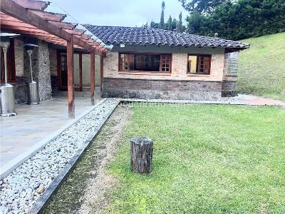Casa de 5 alcobas en venta en Envigado Loma Escobero, Envigado, 500 m² · foto 2 de 12