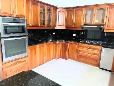 Casa de 5 alcobas en venta en Envigado Loma Escobero, Envigado, 500 m² · foto 3 de 12