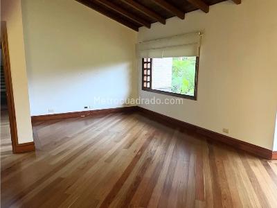 Casa de 5 alcobas en venta en Envigado Loma Escobero, Envigado, 500 m² · foto 5 de 12