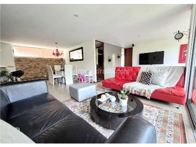 Apartamento en venta en El Poblado El Tesoro, Medellín · foto 3 de 18