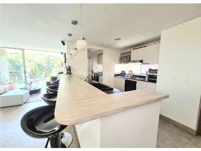 Apartamento en venta en El Poblado El Tesoro, Medellín · foto 7 de 18