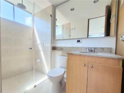 Apartaestudio en venta en El Poblado El Tesoro, Medellín, 56 m² · foto 10 de 13