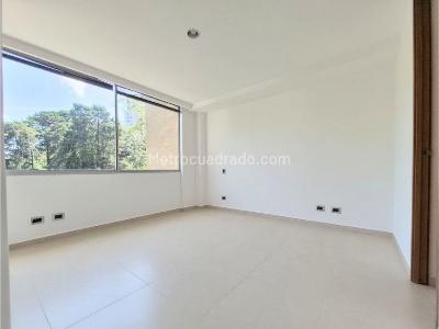 Apartaestudio en venta en El Poblado El Tesoro, Medellín, 56 m² · foto 2 de 13