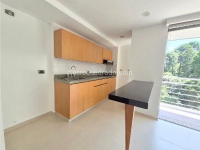 Apartaestudio en venta en El Poblado El Tesoro, Medellín, 56 m² · foto 5 de 13