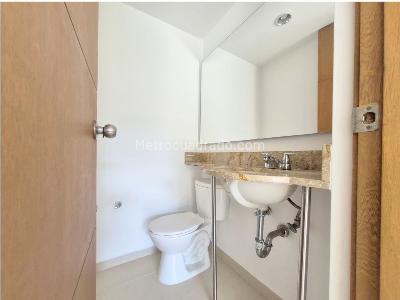Apartaestudio en venta en El Poblado El Tesoro, Medellín, 56 m² · foto 9 de 13