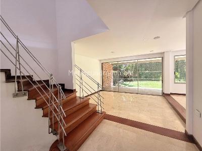 Casa de 3 alcobas en venta en Poblado Cola Del Zorro, Medellín, 240 m² · foto 2 de 20