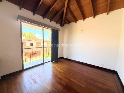 Casa de 3 alcobas en venta en Poblado Cola Del Zorro, Medellín, 240 m² · foto 10 de 20