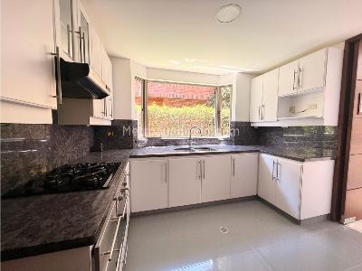 Casa de 3 alcobas en venta en Poblado Cola Del Zorro, Medellín, 240 m² · foto 15 de 20