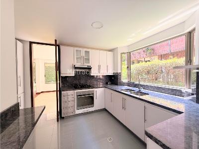 Casa de 3 alcobas en venta en Poblado Cola Del Zorro, Medellín, 240 m² · foto 16 de 20
