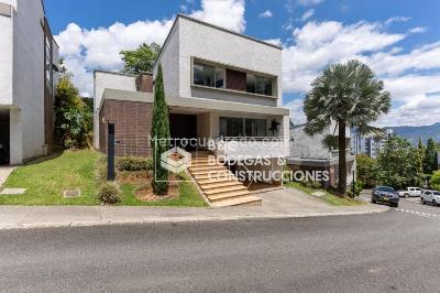 Casa de 4 alcobas en venta en San Lucas, Medellín, 452 m² · foto 14 de 20