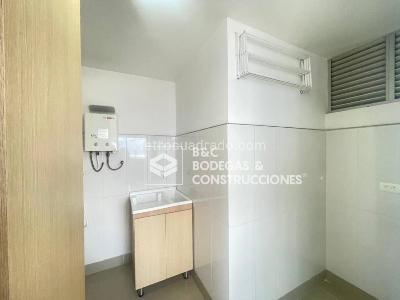 Apartamento de 3 alcobas en arriendo en Loma Del Indio, Medellín, 90 m² · foto 12 de 16