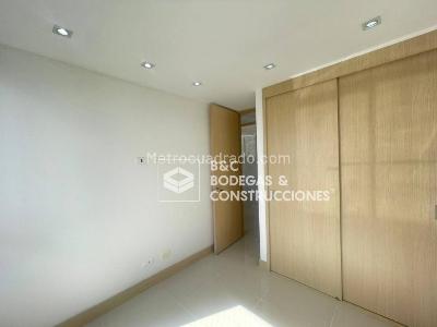 Apartamento de 3 alcobas en arriendo en Loma Del Indio, Medellín, 90 m² · foto 9 de 16