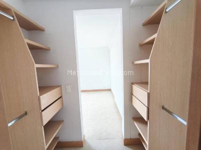 Apartamento de 3 alcobas en venta en San Remo, Sabaneta, 76 m² · foto 10 de 20