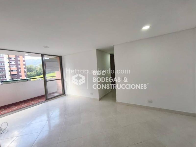 Cozy 3BR Apartment in La Ferrería, La Estrella - 3