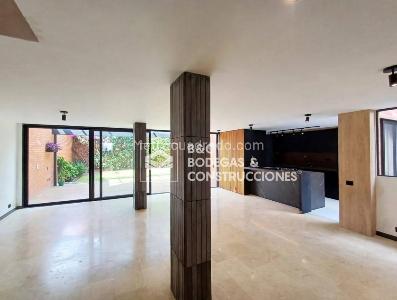 Casa de 4 alcobas en arriendo en Envigado, Envigado, 310 m² · foto 2 de 20