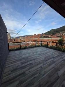 Apartamento de 2 alcobas en venta en Chico Reservado, Bogotá, 121 m² · foto 3 de 19