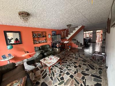 Casa de 5 alcobas en venta en San Miguel, Bogotá, 195 m² · foto 2 de 20