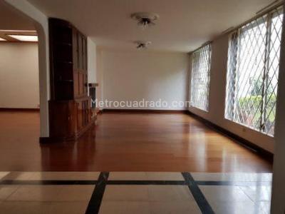Casa de 4 alcobas en arriendo en Belmira Acacias, Bogotá · foto 3 de 20