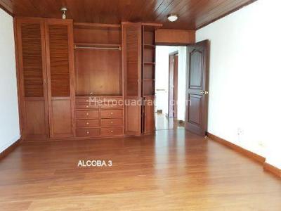 Casa de 4 alcobas en arriendo en Belmira Acacias, Bogotá · foto 8 de 20