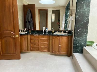 Apartamento de 3 alcobas en venta en Santa Barbara Alta, Bogotá, 438 m² · foto 9 de 15