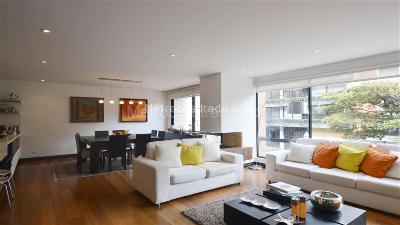 Apartamento de 3 alcobas en venta en Chico Reservado, Bogotá, 210 m² · foto 2 de 8