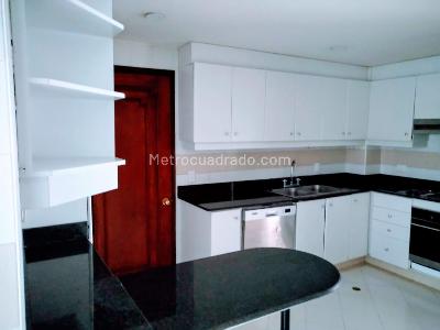 Apartamento de 3 alcobas en venta en Santa Barbara Occidental, Bogotá, 200 m² · foto 16 de 19