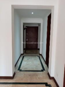 Apartamento de 3 alcobas en venta en Santa Barbara Occidental, Bogotá, 200 m² · foto 6 de 19
