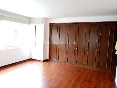 Apartamento de 3 alcobas en venta en Santa Barbara Occidental, Bogotá, 200 m² · foto 9 de 19