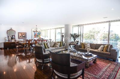 Apartamento de 3 alcobas en venta en Rosales Bella Vista, Bogotá, 364 m² · foto 2 de 17