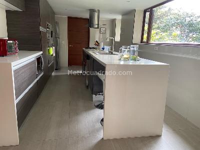 Apartamento de 3 alcobas en venta en El Refugio, Bogotá, 260 m² · foto 6 de 18