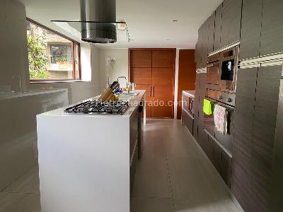 Apartamento de 3 alcobas en venta en El Refugio, Bogotá, 260 m² · foto 7 de 18