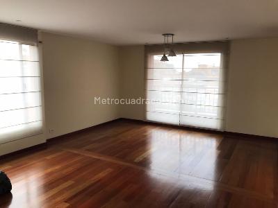 Apartamento de 3 alcobas en venta en Chico Museo, Bogotá, 161 m² · foto 2 de 17