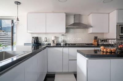 Apartamento de 3 alcobas en venta en Chico Norte, Bogotá, 228 m² · foto 3 de 19