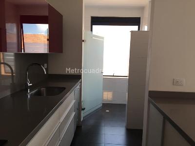 Apartamento de 2 alcobas en venta en Chico Santa Barbara, Bogotá, 92 m² · foto 5 de 9