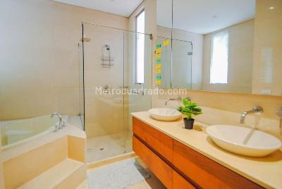 Apartamento de 3 alcobas en venta en Altos De Cabrera, Bogotá, 280 m² · foto 5 de 9
