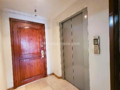 Apartamento de 3 alcobas en venta en San Patricio, Bogotá, 218 m² · foto 14 de 19