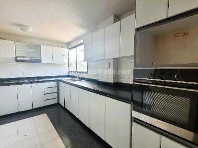 Apartamento de 3 alcobas en venta en San Patricio, Bogotá, 218 m² · foto 6 de 19
