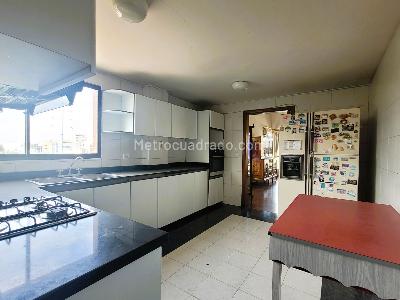 Apartamento de 3 alcobas en venta en San Patricio, Bogotá, 218 m² · foto 7 de 19