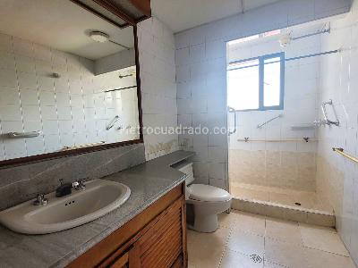 Apartamento de 3 alcobas en venta en San Patricio, Bogotá, 218 m² · foto 10 de 19